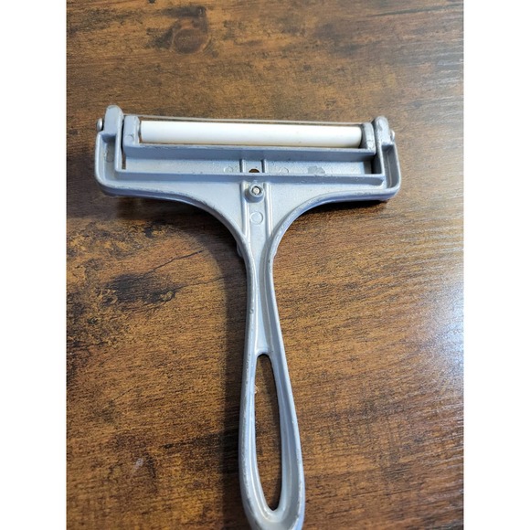 Adjustable Aluminum Cheese Slicer - 4 " wide - Picture 4 of 7